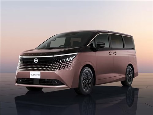 Nissan Elgrand спустя 15 лет получил обновление