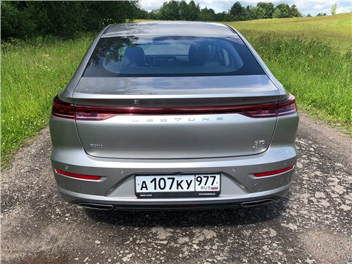 FAW Bestune B70 (2025) вид сзади