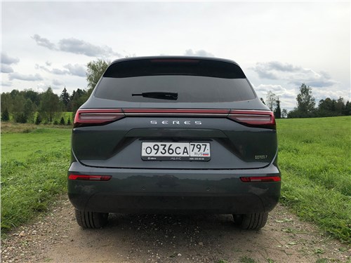 Aito Seres M7 (2023) вид сзади