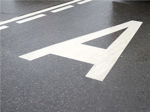 Выделенные полосы останутся закрытыми: Госдума отклонила инициативу для байкеров и инвалидов