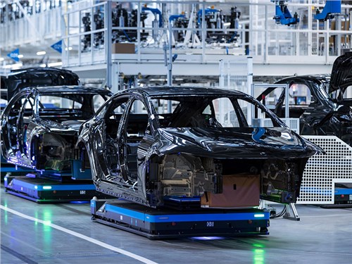 Новость про Mercedes-Benz - Mercedes-Benz введет переработки, но платить за них не будет 