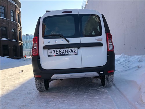 Предпросмотр lada largus cross (2021) вид сзади