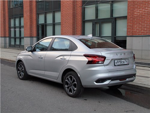 Lada Iskra (2025) вид сзади