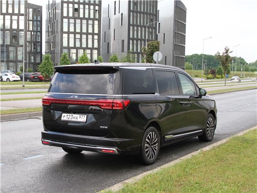 JAC RF8 (2026) вид сзади