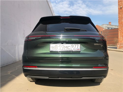 Geely EX5-EM-i (2025) вид сзади