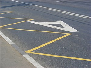 Активисты предлагают узаконить парковки вдоль выделенных полос