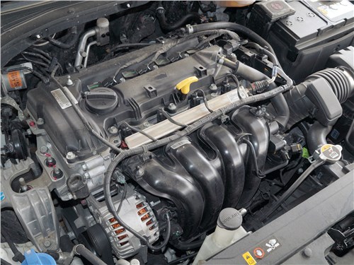 Hyundai Elantra 2019 моторный отсек