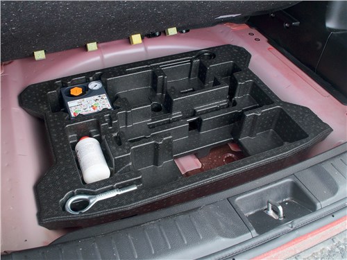 Suzuki Vitara Hybrid (2020) багажное отделение