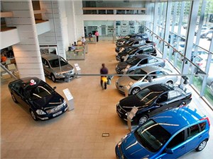 По итогам года продажи новых автомобилей в России снизятся примерно на 14%