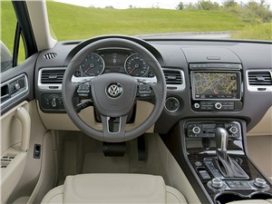 Volkswagen Touareg 2014 водительское место