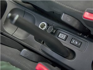 Nissan Tiida 2010 "ручник"