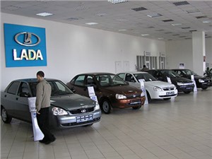 Спрос на автомобили Lada в России продолжает снижаться