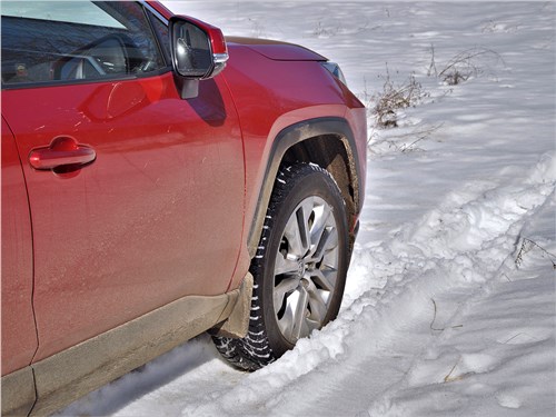 Toyota RAV4 (2019) по снегу