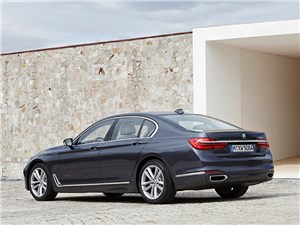 BMW 7-Series 2016 вид сзади