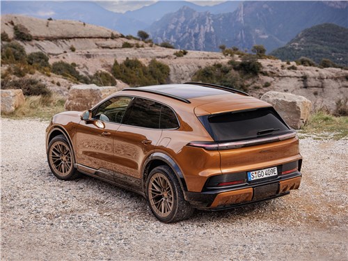 Porsche Cayenne Electric (2027) вид сзади