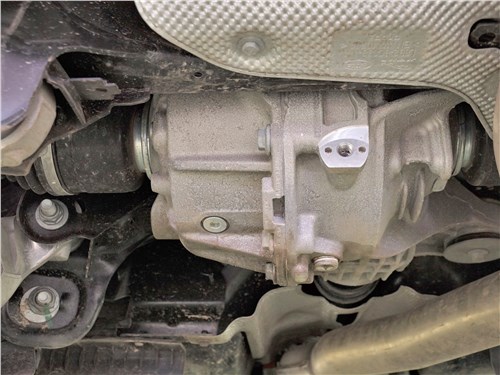 Land Rover Defender 90 (2020) узел привода задней оси