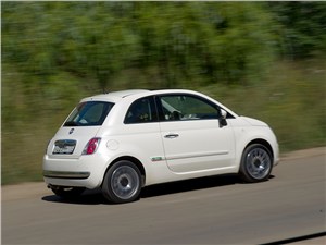 Fiat 500 2011 вид сзади