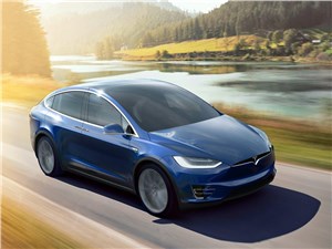 Tesla Model X 2017 вид спереди
