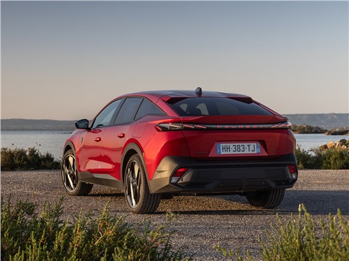 Peugeot 408 | вид сзади