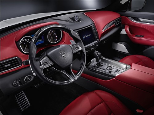 Maserati Levante 2017 водительское место