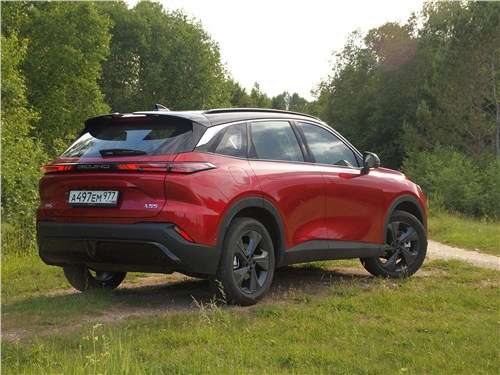 BAIC X55 (2023) вид сзади