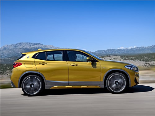 Компактный спорт: Jaguar E-Pace вызывает на бой BMW X2 X2 - BMW X2 2019 вид сбоку