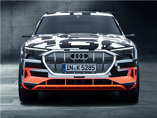 Audi e-tron Concept 2018 вид спереди