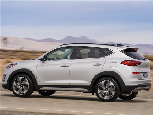 Hyundai Tucson 2019 вид сбоку