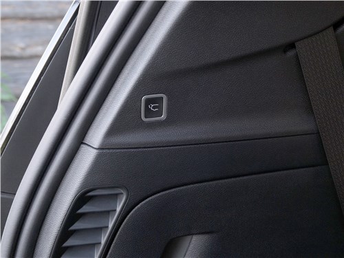 Chrysler Pacifica 2017 пятая дверь