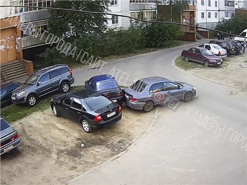 7-летний подросток сбил маму и устроил тройное ДТП