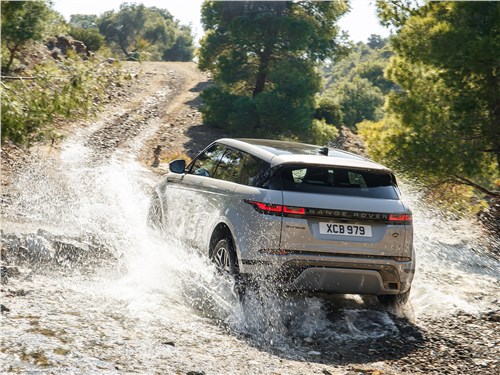 Land Rover Range Rover Evoque 2020 вид сзади