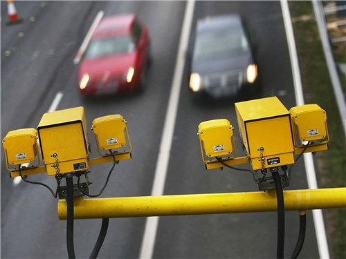 Дорожные камеры начнут фиксировать водителей с мобильниками