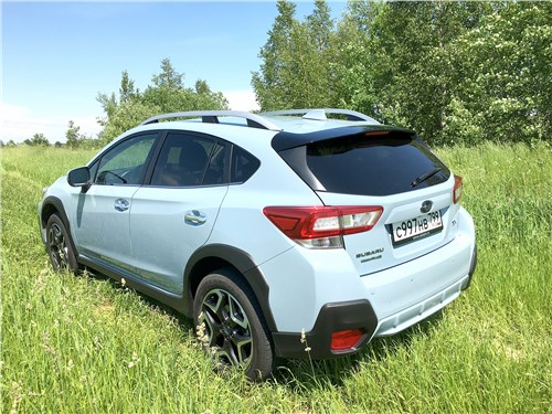 Subaru XV 2018 вид сзади