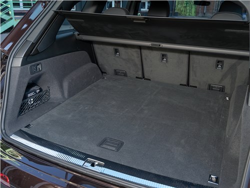 Audi Q7 2020 багажное отделение
