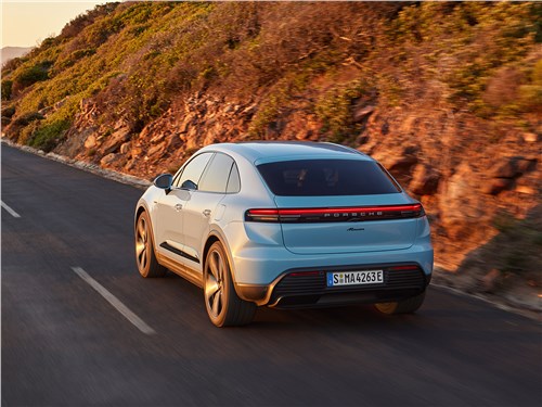 Porsche Macan (2025) вид сзади