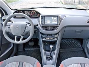 Peugeot 208 2013 водительское место