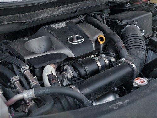 Lexus RX (2020) моторный отсек