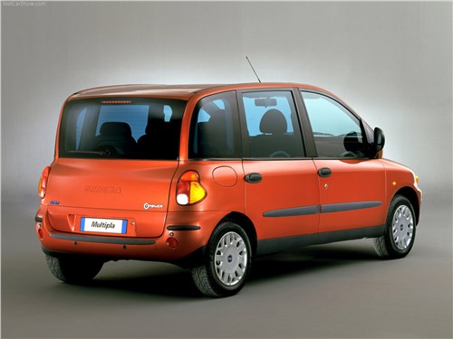 Fiat Multipla вид сзади