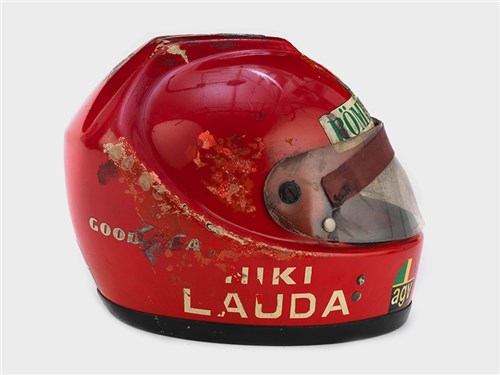 Шлем Ники Лауды, в котором гонщик попал в аварию, выставлен на продажу 