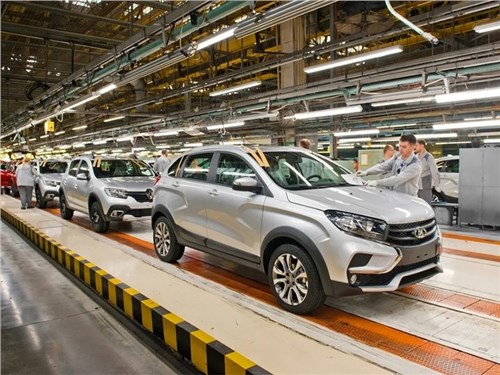 Производство легковых автомобилей в России упало на 28%