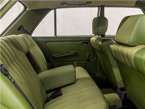 Mercedes-Benz W123 задний диван