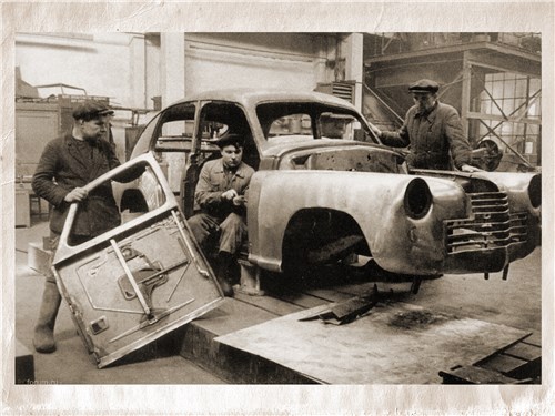 Сборка одного из первых экземпляров «Победы», декабрь 1945 г.