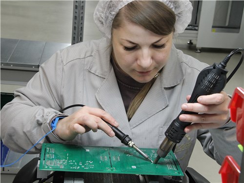 Производство блоков электроники в Муроме включает в себя пайку чипов на свои платы