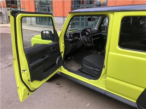 Предпросмотр suzuki jimny nomad (2024) передняя дверь