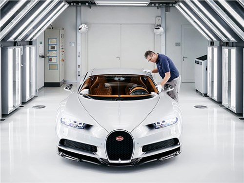 Глава Bugatti призвал Европу перестать мериться экранами с Китаем