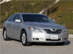 Американские владельцы гибридов Toyota Camry жалуются на не срабатывающие тормоза