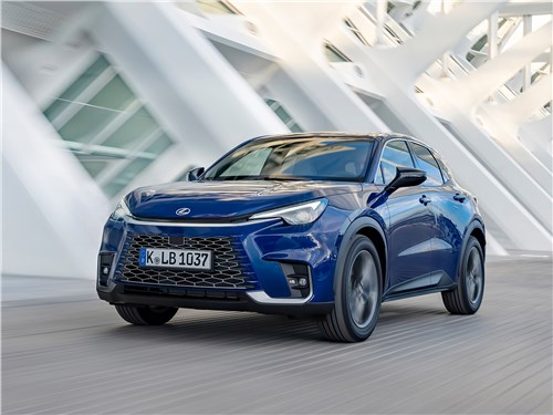 Lexus LBX (2025) Меньше — лучше?