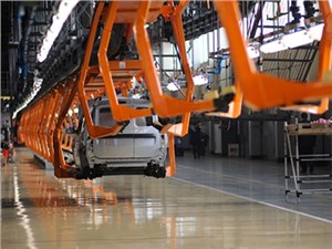Компании Renault и PSA Peugeot-Citroen приостановили работу своих российских заводов