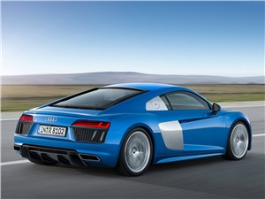 Audi R8 2016 вид сбоку сзади