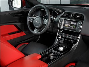 Jaguar XE 2015 салон